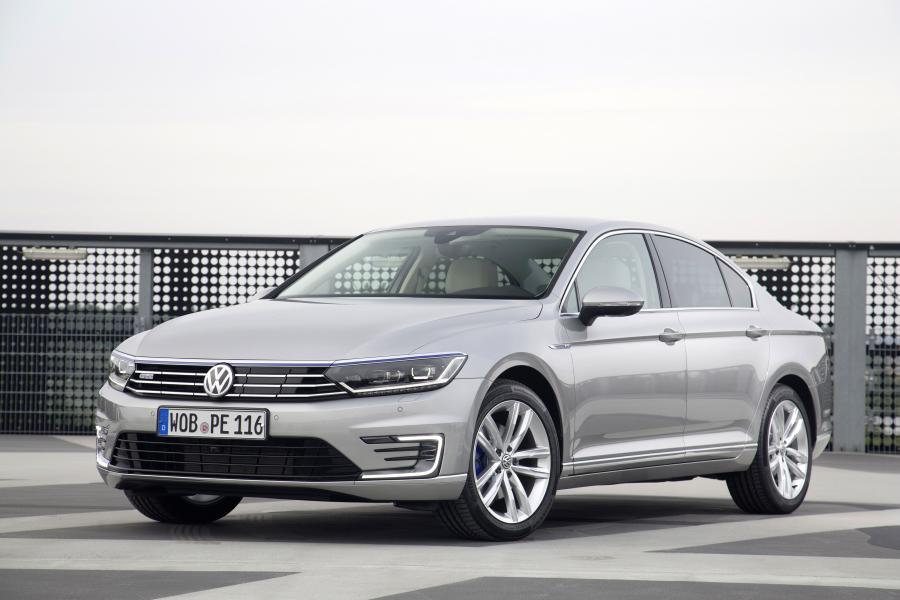  Volkswagen Passat GTE 2015 года  (фото 23 из 26)
